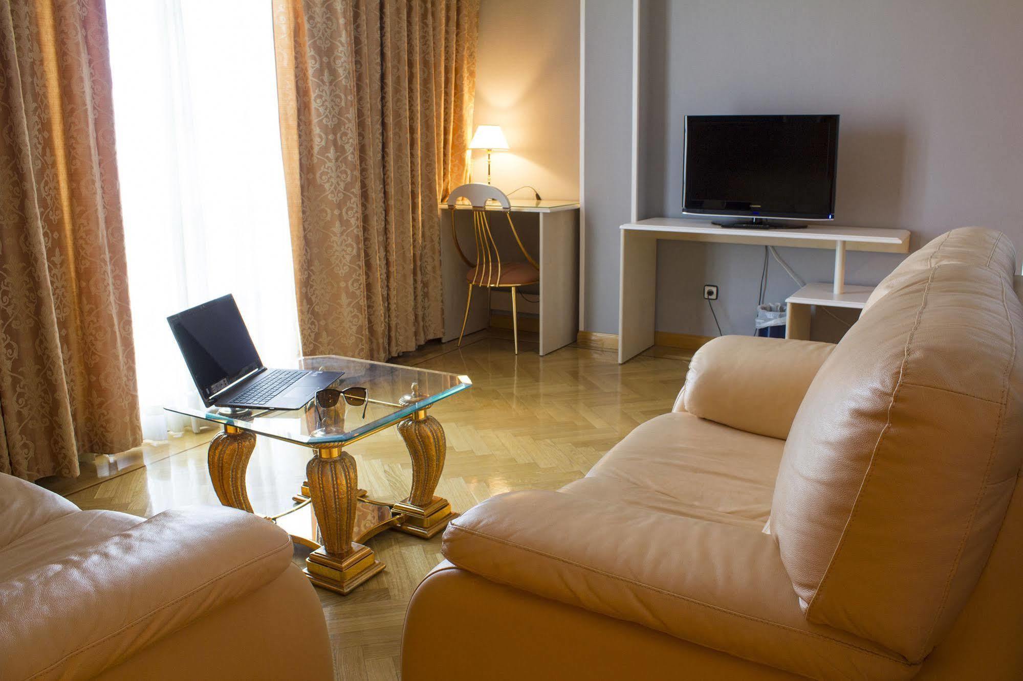 Hotel Checkin Madrid Parla Zewnętrze zdjęcie